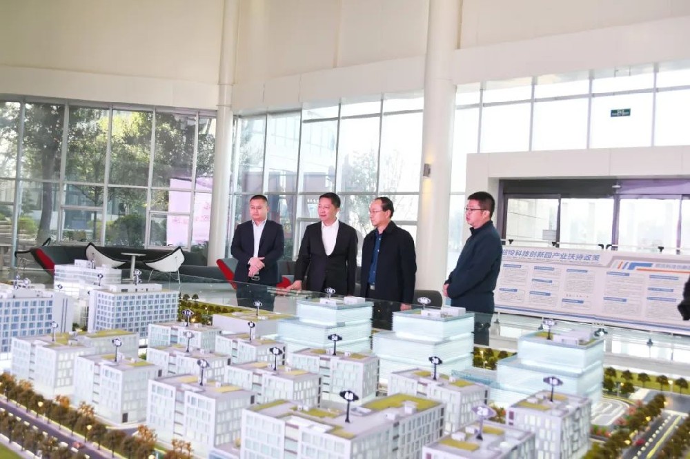 鄭州市工信局副局長谷振風一行蒞臨鄭投科技創(chuàng)新園調研指導