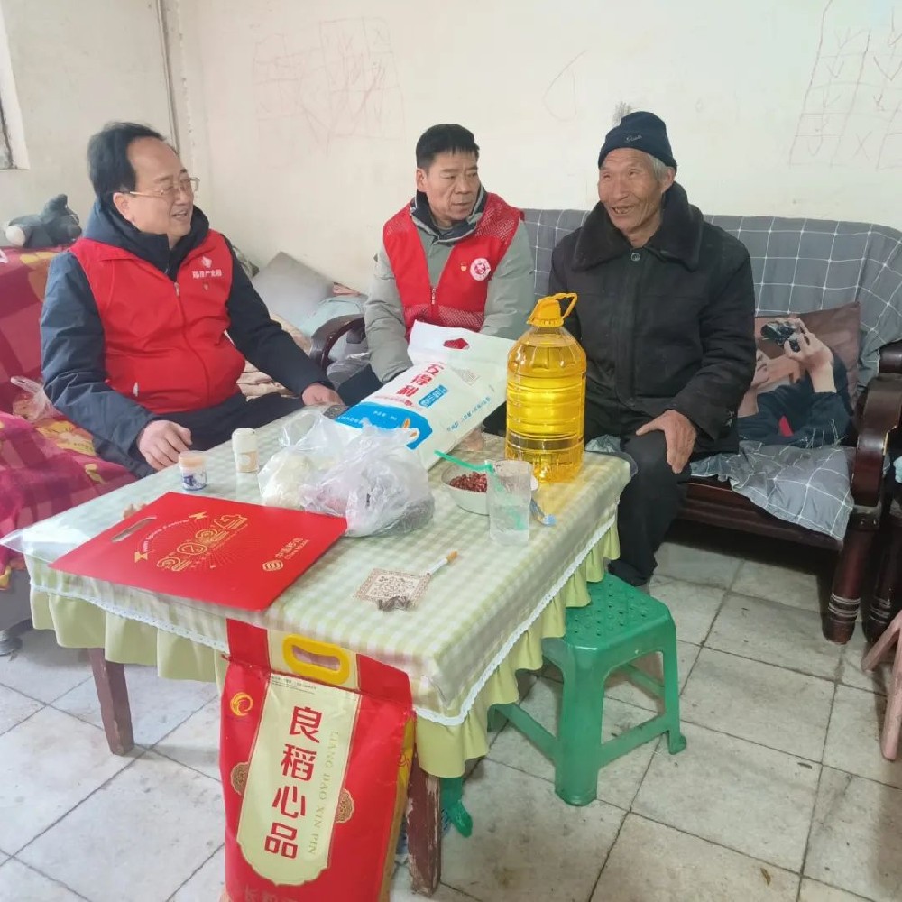 【精神文明建設(shè)】龍行龘龘迎新春，歲寒情深暖人心│鄭投產(chǎn)業(yè)園公司開展“我們的節(jié)日?春節(jié)”送溫暖活動