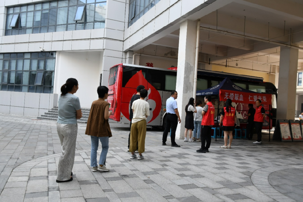 【黨建園地】無償獻血 仁愛光榮丨鄭投產(chǎn)業(yè)園黨支部組織開展無償獻血活動